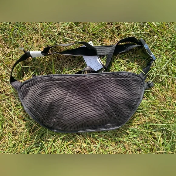 NWT! ATHLETA Excursion Large Belt Bag‎ Black Nylon Fanny Pack Waist Sling Purse - Picture 5 of 6